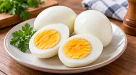Ilustrasi telur rebus. (Foto: AI Generated)
