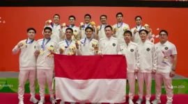 Tim bulu tangkis beregu putra Indonesia berhasil meraih medali emas usai menumbangkan China 3-2 di Asian Games 2026. (Foto: Kemenpora)