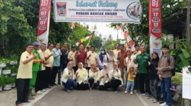 Tim juri Padang Rancak Award 2026 sesi kedua melakukan penilaian di salah satu RT di Kota Padang. (Foto: Pemko Padang)