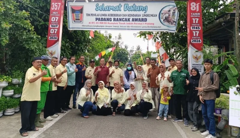 Tim juri Padang Rancak Award 2026 sesi kedua melakukan penilaian di salah satu RT di Kota Padang. (Foto: Pemko Padang)
