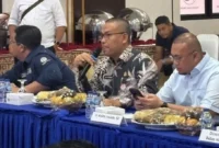 Sekdaprov Sumbar Arry Yuswandi saat Rapat Pembahasan Persiapan dan Percepatan Pembangunan Tol Pekanbaru–Padang ruas Bukittinggi–Sicincin di Kantor BPJN Sumbar, Kamis (10/9/2026). (Foto: Adpsb)