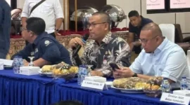 Sekdaprov Sumbar Arry Yuswandi saat Rapat Pembahasan Persiapan dan Percepatan Pembangunan Tol Pekanbaru–Padang ruas Bukittinggi–Sicincin di Kantor BPJN Sumbar, Kamis (10/9/2026). (Foto: Adpsb)