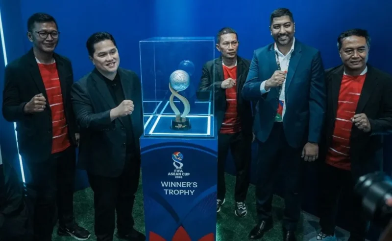 Trofi FIFA ASEAN Cup 2026 dipamerkan di Indonesia Sports Summit 2026, JCC, Jumat (11/9/2026). (Foto: PSSI)