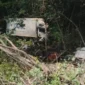 Truk Canter masuk jurang di kawasan Bukit Berbunga Padang Panjang, Minggu (13/9/2026) siang. (Foto: Satlantas Polres Padang Panjang)