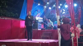Wakil Ketua DPRD Sumbar Nanda Satria saat menghadiri malam puncak HUT ke-81 Kemerdekaan RI di RW 07, Kelurahan Purus, Kecamatan Padang Barat, Kota Padang, Jumat (4/9/2026). (Foto: Ist)