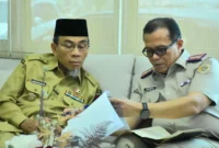 Wakil Wali Kota Padang, Maigus Nasir bersama Kepala Kantor Pertanahan Padang, Hanif. (Foto: Pemko Padang)