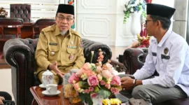Wakil Wali Kota Padang Maigus Nasir menerima audiensi Kepala Kantor Kemenhaj Padang Zulfahmi di Ruang Kerja Wakil Wali Kota, Aie Pacah, Senin (792026). (Foto Pemko Padang)
