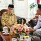 Wakil Wali Kota Padang Maigus Nasir menerima audiensi Kepala Kantor Kemenhaj Padang Zulfahmi di Ruang Kerja Wakil Wali Kota, Aie Pacah, Senin (792026). (Foto Pemko Padang)