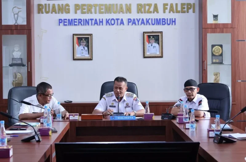 Wakil Wali Kota Payakumbuh Elzadaswarman saat koordinasi terkait pemeriksaan pendahuluan kinerja pengelolaan persampahan oleh BPK RI, Rabu (16/9/2026). (Foto: MC Payakumbuh)