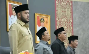 Wali Kota Fadly Amran mengikuti Rapat Paripurna Penyampaian Pendapat Akhir Fraksi-fraksi terhadap Ranperda Pajak Daerah dan Retribusi Daerah.