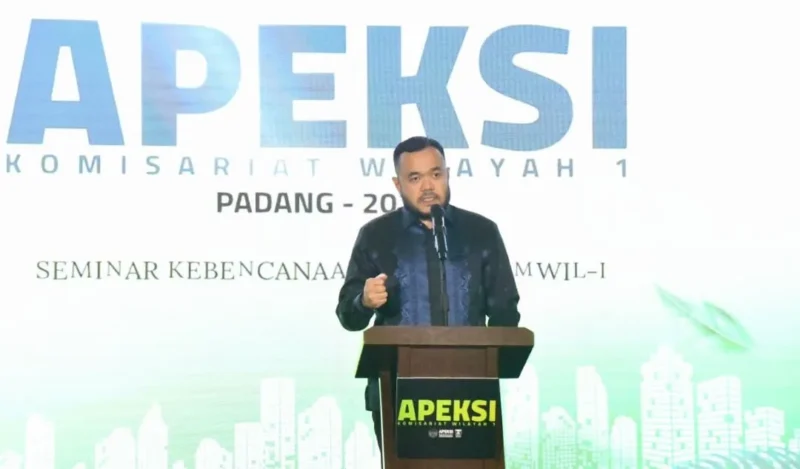 Wali Kota Padang Fadly Amran menyambut kedatangan delegasi Komwil I APEKSI di Kota Padang melalui Welcome Dinner di Hotel Santika Padang, Selasa (29/9/2026). (Foto: Pemko Padang)