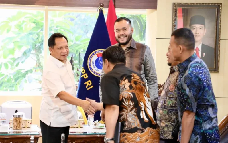 Wali Kota Padang Fadly Amran saat bertemu Mendagri Tito Karnavian di Jakarta, Rabu (23/9/2026). (Foto: Amrizal Rengganis)