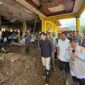 Wapres Gibran Rakabuming meninjau infrastruktur terdampak banjir bandang di Kabupaten Solok. (Foto: BPMI Setwapres)
