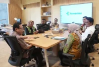 Kepala Dinas Kesehatan Dharmasraya Yosta Defina saat pertemuan dengan Wakil Menteri Kesehatan RI Benjamin Paulus Oktavianus di Jakarta, Rabu (2/9/2026). (Foto: Dsikominfo Dharmasraya)
