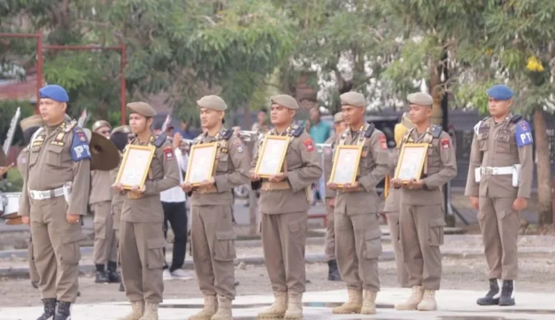 Satpol PP Padang memberhentikan lima PPPK secara tidak dengan hormat (PTDH), Senin (5/10/2026). (Foto: Satpol PP Padang)