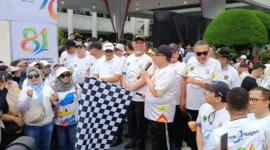 Ketua DPRD Sumbar Muhidi lepas jalan sehat. (Foto: Ist) 
