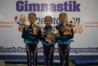 Alesha Alicia Novea bersama Tsafani Izzatunnisa dan Adiba Khanza Zahra meraih medali perunggu nomor trio disiplin aerogym. (Foto: MC Payakumbuh)