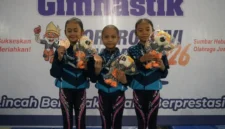Alesha Alicia Novea bersama Tsafani Izzatunnisa dan Adiba Khanza Zahra meraih medali perunggu nomor trio disiplin aerogym. (Foto: MC Payakumbuh)