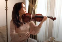 Alisa Shafira merilis Our Moments, karya solo perdana tentang kenangan, masa kecil, dan hubungan personal dengan musik. (Foto: IG @alisashaf)