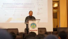 Anggota Bawaslu RI, Puadi membuka Bawaslu Campus Connect di UNP, Selasa (13/10/2026). (Foto: Bawaslu Sumbar)