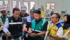 Anggota DPR RI Zigo Rolanda saat meninjau pembangunan Fly Over Sitinjau Lauik. (Foto: Ist)