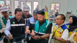 Anggota DPR RI Zigo Rolanda saat meninjau pembangunan Fly Over Sitinjau Lauik. (Foto: Ist) 