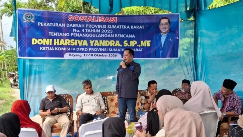 Ketua Komisi IV DPRD Sumbar, Doni Harsiva Yandra saat sosialisasi Perda Nomor 4 Tahun 2023 tentang Penanggulangan Bencana di Nagari Koto Berapak. (Foto: Ist)