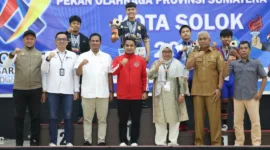 Natan Valentino menyumbang tiga medali emas untuk Kota Solok pada cabang angkat besi Porprov XVI Sumbar 2026. (Foto: Pemko Solok)
