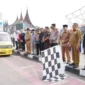 Wali Kota Bukittinggi Ramlan Nurmatias meluncurkan layanan angkutan sekolah gratis bagi pelajar di Pedestrian Jalan Sudirman, Senin (5/10/2026). (Foto: Diskominfo Bukittinggi)
