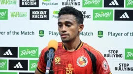 Pemain Semen Padang FC Ari Maring dinobatkan sebagai Player of the Match. (Foto: ileague.id)