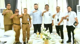 Wali Kota Padang, Fadly Amran saat menerima audiensi Kepala BP3KP Sumatera III, Iswanto beserta jajaran di Kediaman Resmi Wali Kota, Senin (26/10/2026). (Foto: Pemko Padang)