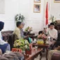 Wakil Wali Kota Padang Maigus Nasir menerima audiensi Ketua LAN Sumbar Firman Sikumbang di ruang kerjanya, Balai Kota Aie Pacah, Jumat (30/10/2026). (Foto: Pemko Padang)