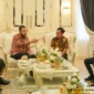 Kota Padang Fadly Amran menerima audiensi GM PT Pelindo Regional 2 Teluk Bayur Ferrial Dunan Sidabutar di Ruang VIP Rumah Dinas Wali Kota, Kamis (8/10/2026). (Foto: Pemko Padang)