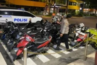Timsus Charlie Polresta Padang mengamankan sepeda motor berknalpot brong di Mapolresta Padang, Minggu (4/10/2026). (Foto: Polresta Padang)