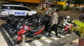 Timsus Charlie Polresta Padang mengamankan sepeda motor berknalpot brong di Mapolresta Padang, Minggu (4/10/2026). (Foto: Polresta Padang)