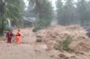 BPBD Padang menerjunkan personel untuk mengevakuasi warga terdampak banjir. (Foto: Pemko Padang)