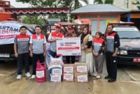 Pertamina menyalurkan bantuan logistik untuk meringankan beban warga terdampak banjir di Kota Padang. (Foto: Pemko Padang)