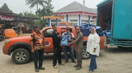 Wapres salurkan 1.700 paket sembako dan bantuan logistik untuk warga terdampak banjir Padang. (Foto: Pemko Padang)