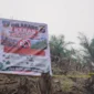 Polres Dharmasraya memasang garis polisi dan papan larangan di lahan bekas karhutla di Bukit Lantak, Tabek, Kecamatan Timpeh. (Foto: Diskominfo Dharmasraya)