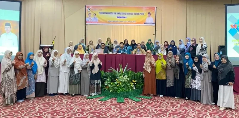 Anggota DPRD Sumbar Gustami Hidayat saat Bimtek Kapasitas SDM dan Partisipasi Perempuan di Bidang Politik. (Foto: Ist) 