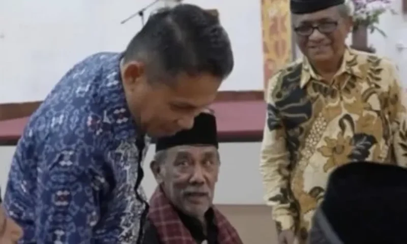 Wakil Ketua DPRD Sumbar Evi Yandri Rajo Budiman saat Bimtek Peningkatan Kapasitas dan Peran Ninik Mamak dan Bundo Kanduang dalam Pendampingan Keluarga dan Calon Pengantin, baru-baru ini. (Foto: Ist)