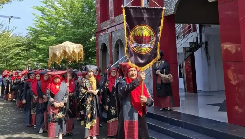 Pengukuhan Pengurus Bundo Kanduang Tuah Sakato Sumbar di Gedung Aula Lantai II LKAAM Sumbar, Sabtu (31/10/2026). (Foto: Pemko Padang)