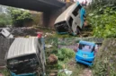 Bus angkutan Sarah hilang kendali dan masuk ke jurang di jembatan Ujung Guguk, Kecamatan Baso, Kabupaten Agam, Sabtu (17/10/2026). (Foto: Satlantas Polresta Bukittinggi)