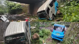 Bus angkutan Sarah hilang kendali dan masuk ke jurang di jembatan Ujung Guguk, Kecamatan Baso, Kabupaten Agam, Sabtu (17/10/2026). (Foto: Satlantas Polresta Bukittinggi)