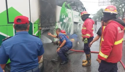 Bus nyaris terbakar