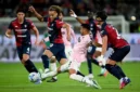 Pemain Juventus terlibat duel perebutan bola dengan pemain Cagliari. (Foto: Juventus.com)