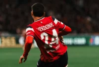 Calvin Verdonk tampil sejak menit pertama saat Lille menelan kekalahan 2-4 dari Galatasaray pada matchday ketiga Liga Champions 2026/2027. (Foto: IG @losclive)