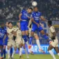 Persib Bandung bangkit dari ketertinggalan dua gol dan memaksa Dewa United Banten FC bermain imbang 2-2. (Foto: ileague.id)