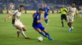 Dewa United bermain imbang 2-2 melawan Persib di Stadion Si Jalak Harupat, Bandung, Minggu (11/10) malam. (Foto: ileague.id)