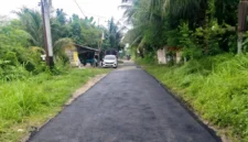 Pengerjaan penambalan jalan rusak di salah satu titik di Kota Padang. (Foto: Pemko Padang)